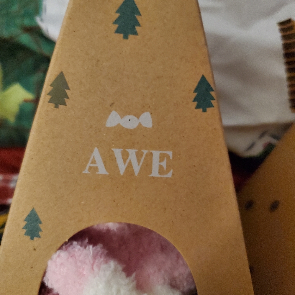 Bunny friends in ornament socks surprise ! - Picture 5 of 8